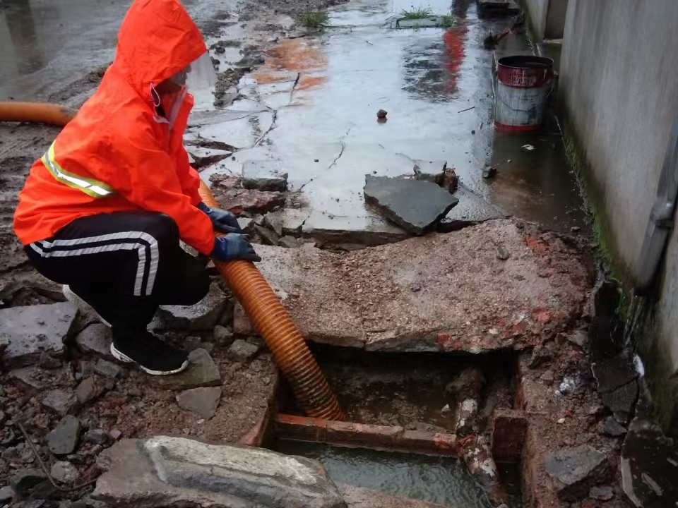 甘谷专业清理污水池 炜誉市政以规范流程守护城市 “肠道”