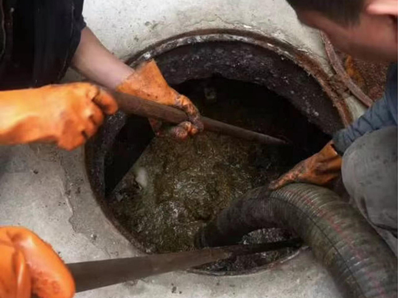 甘谷清理化粪池时如何避免沼气的危害?